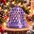 Cloche décorative de Noël tressée mauve silk, montrée seule, avec un motif ajouré entrecroisé et un anneau de suspension.