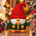 Lutin de Noël imprimé en 3D avec bonnet rouge, barbe blanche, tenue verte et petit cadeau, finition effet tricot