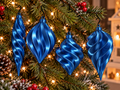  Lot de quatre ornements de Noël torsadés imprimés en 3D Bleu silk, finition brillante effet silk et crochets pour les suspendre
