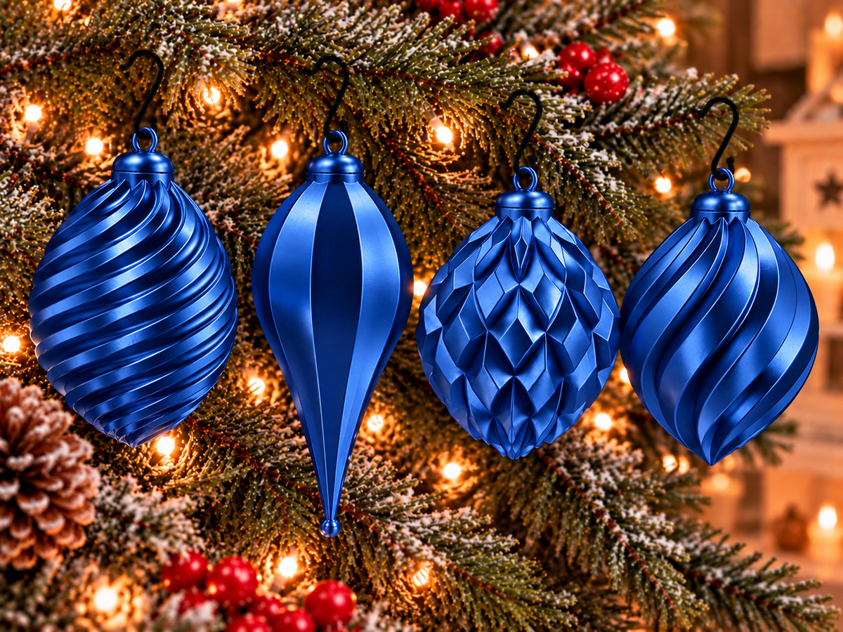  Lot de quatre ornements de Noël imprimés en 3D Bleu silk, avec motifs sculptés différents et finition brillante effet silk