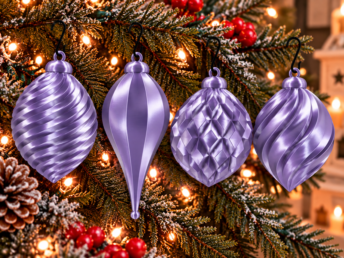  Lot de quatre ornements de Noël imprimés en 3D Mauve silk, avec motifs sculptés différents et finition brillante effet silk