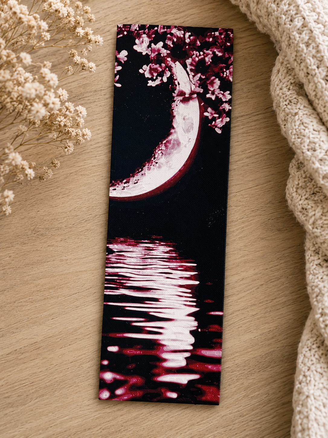 "Marque-page Croissant de Lune et Fleurs de Cerisier imprimé en 3D, tons noir, bourgogne et rose"