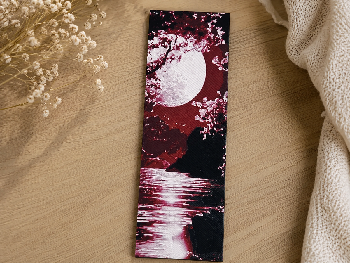 "Marque-page Lune & Fleurs de Cerisier imprimé en 3D, tons noir, bourgogne et rose"