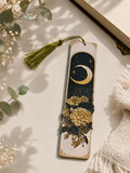 "Marque-page Lune Dorée et Fleurs imprimé en 3D, croissant de lune étoilé, tons noir blanc et or avec pompon"