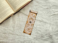 Marque-page Carte au trésor imprimé en 3D, design parchemin vieilli avec rose des vents et contours irréguliers, cadeau booklover aventure fabriqué au Québec, Krystall Kreations
